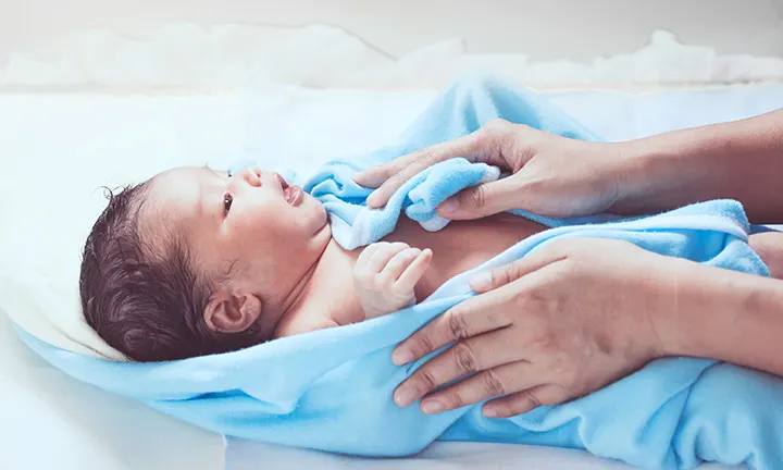 comment donner bain a bébé 