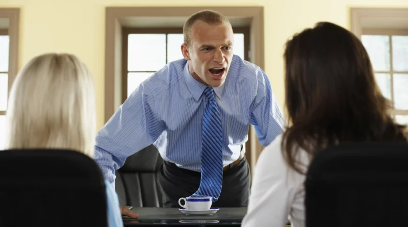 Une étude révèle qu’un mauvais patron peut rendre ses employés malades