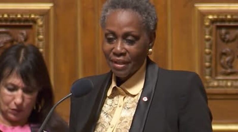 Transporter des colis sans savoir ce qu’il y a dedans, c’est risqué. Surtout quand vous êtes sénatrice. Annick Petrus en a fait l’expérience… avec 22 kg de tabac dans la valise.