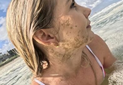 Une influenceuse sud africaine a cru profiter d'un bain de mer relaxant, mais la réalité était bien différente