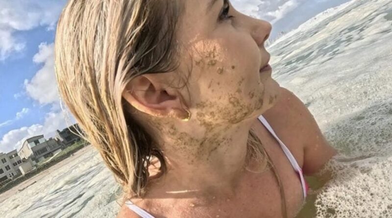 Une influenceuse sud africaine a cru profiter d'un bain de mer relaxant, mais la réalité était bien différente