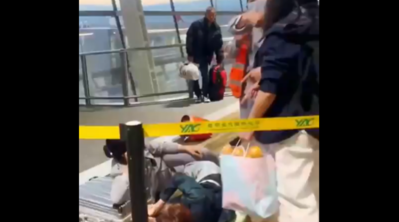 Un jeune Belge vient tout juste d’épouser une magnifique jeune femme. Le lendemain matin, ses amis le croisent par hasard et lui lancent « Alors, cette nuit de noces, ça a donné quoi » « Oh, je