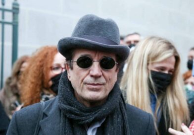 Francis Lalanne déclenche la polémique avec une chanson pro-russe : « Ma Russie, que Dieu te bénisse »