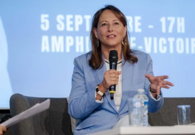 Ségolène Royal contre la minute de silence après le meurtre à Nogent