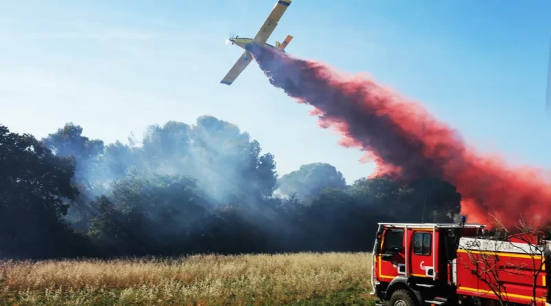Les avions bombardiers d'eau de sortie dans l'Hérault