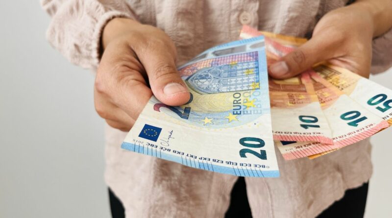 salaire minimum pour partir en vacances en france