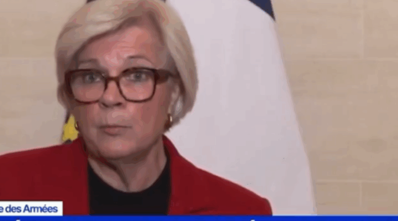 elle soutient le général